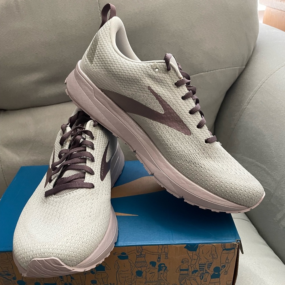 Brooks Revel 4 Women’s size 10 Grey/Lavender Running Shoes